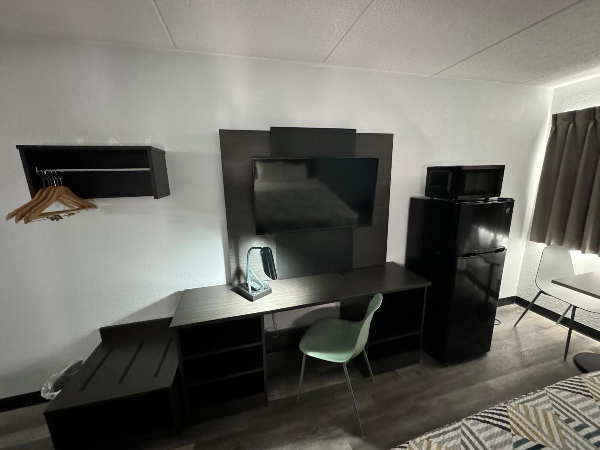 Studio 6 Suites East Syracuse Airport Exterior photo